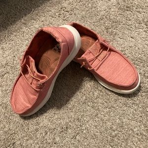 Reef Flats. Coral in color. Women’s Size 8. Good shape.